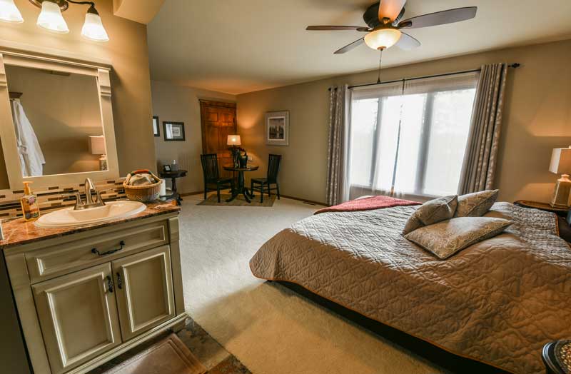 Photo of the Itasca Whirlpool suite